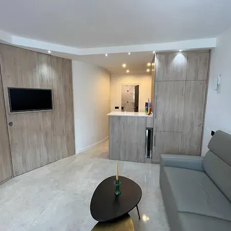Appartamento Studio Champs Elysees Parigi